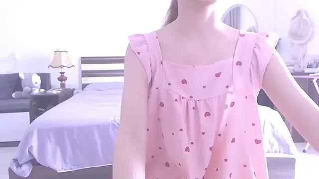 littlebunny2 from StripChat is Freechat