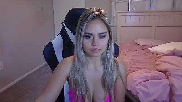 littledollkitty from StripChat is Freechat