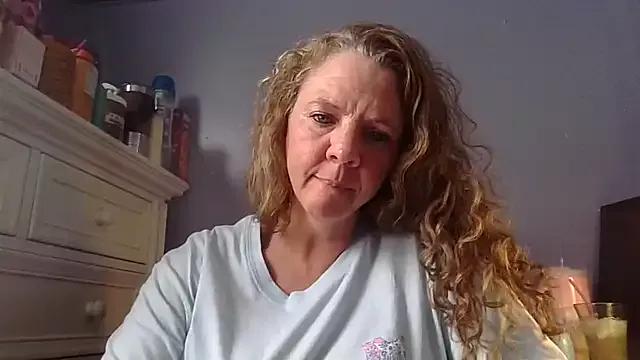 LittleRedRover from StripChat is Freechat