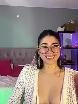 LoaLuxury from StripChat is Freechat