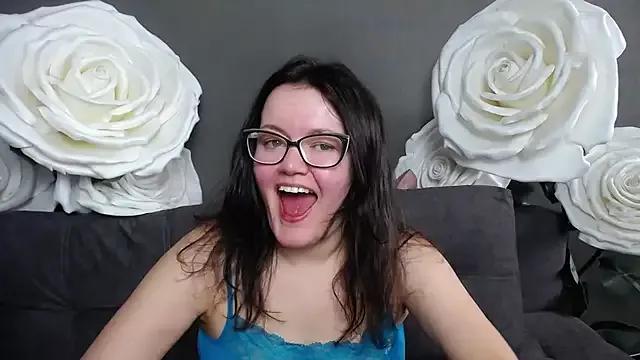 LolaHikls from StripChat is Freechat