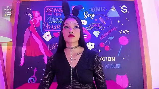 LolaLarsson from StripChat is Freechat
