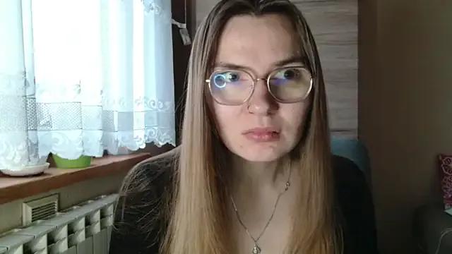 LooveELLYx from StripChat is Freechat