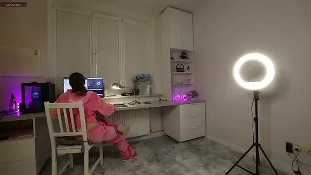 lovekissmes from StripChat is Freechat