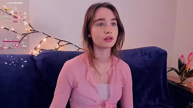 lovelyalivia from StripChat is Freechat
