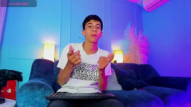 Lucian_Davi from StripChat is Freechat