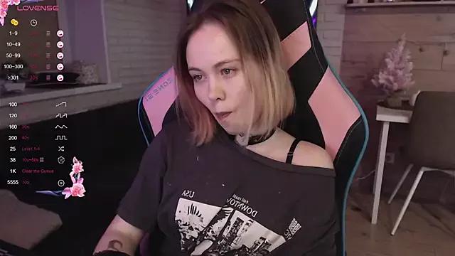 lucy_mirror from StripChat is Freechat