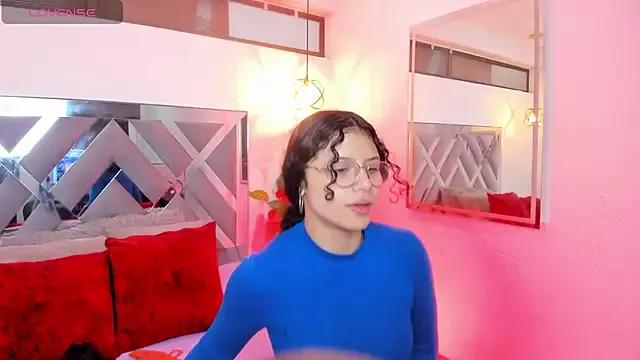 Lucy_Roouse from StripChat is Freechat