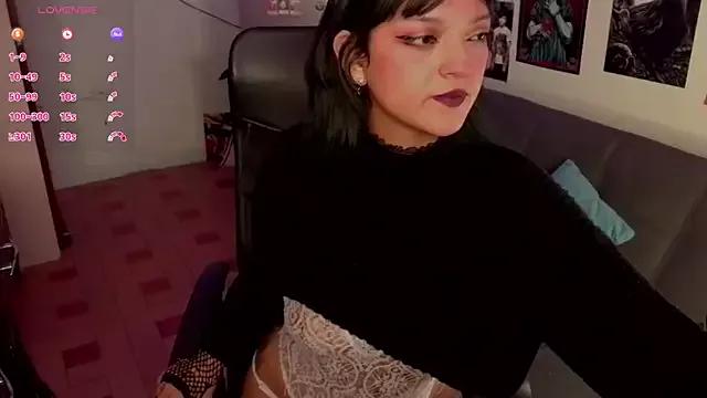 lucyliw from StripChat is Freechat