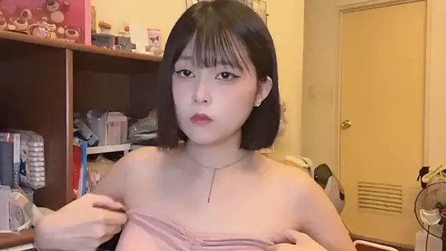 luna51888 from StripChat is Freechat