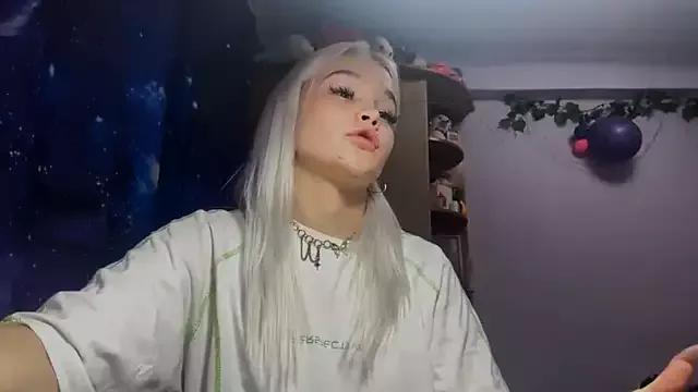 Lunaalisa from StripChat is Freechat