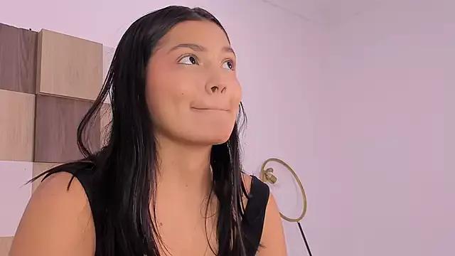 LunaHanze_ from StripChat is Freechat