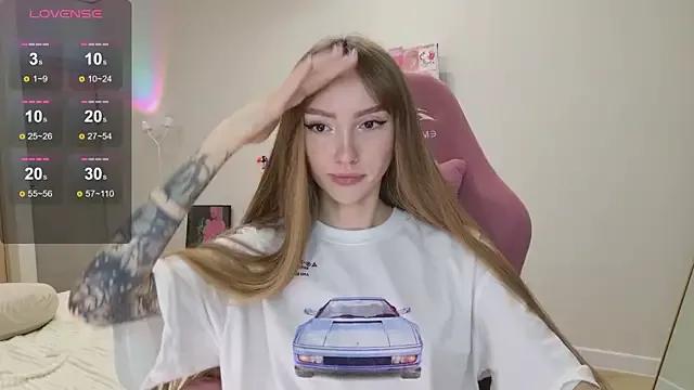 Lunainnk from StripChat is Freechat