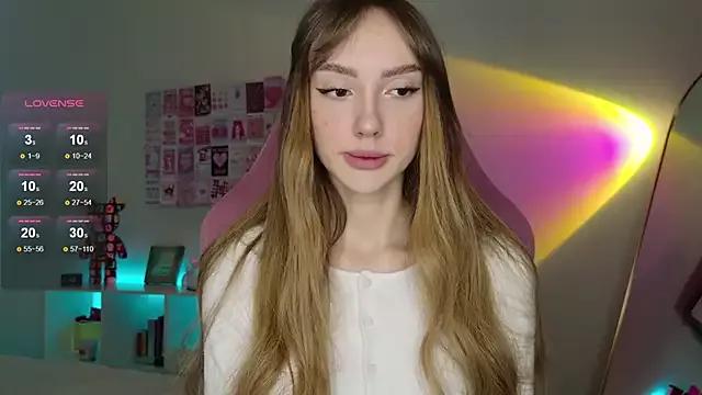 Lunainnk from StripChat is Freechat