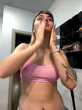 LunaMillie from StripChat is Freechat