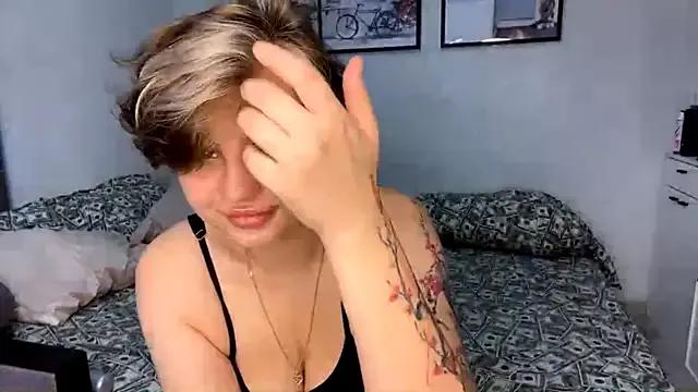 LunaMoonstar from StripChat is Freechat