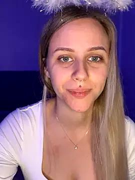 lunawolf21 from StripChat is Freechat