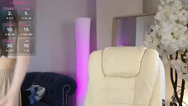 Lustr0us from StripChat is Freechat