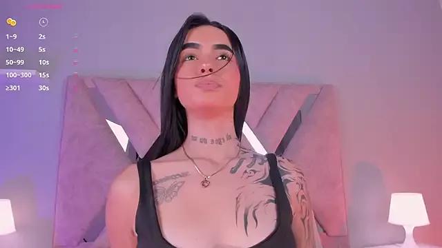 luunaevans from StripChat is Freechat