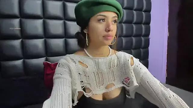 Maddiee_Jackson from StripChat is Freechat