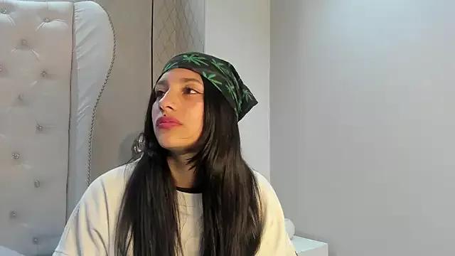 Madhi_evans from StripChat is Freechat