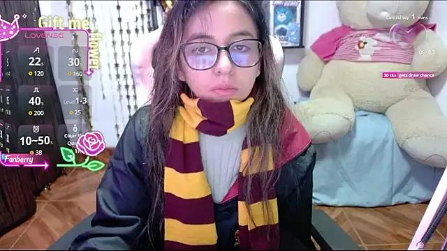 Maggie_Fox3 from StripChat is Freechat