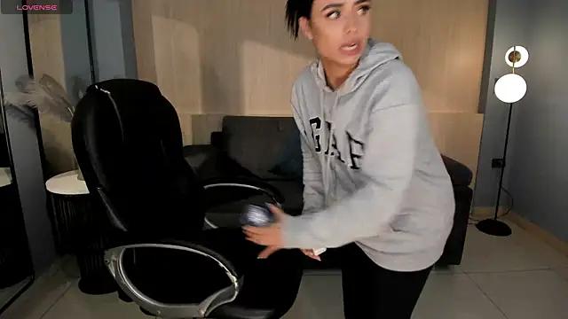 MariaHerrera_ from StripChat is Freechat