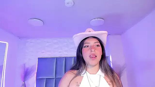 Marilin_Moon from StripChat is Freechat