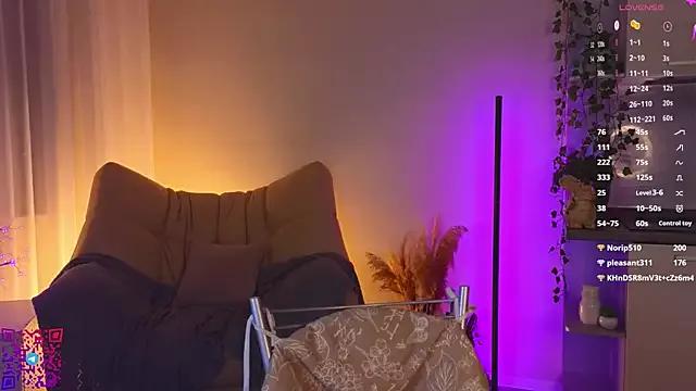 MaryLooj from StripChat is Freechat