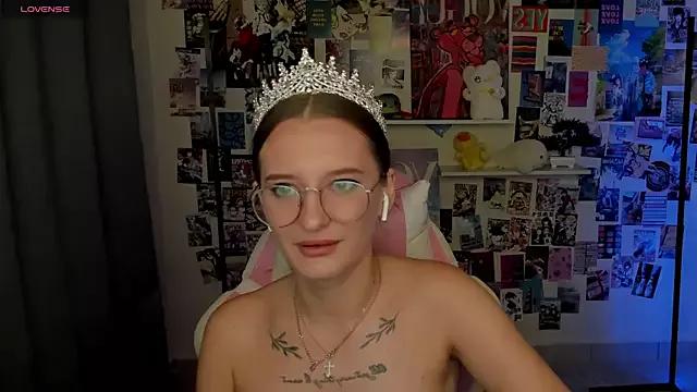 Maryyy_May from StripChat is Freechat