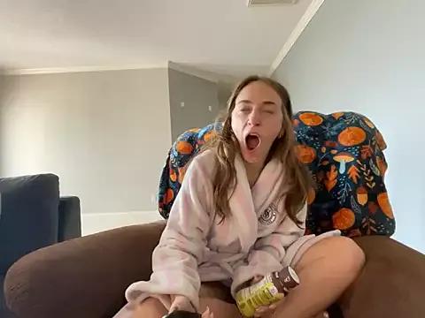 Maxinebabyyy from StripChat is Freechat