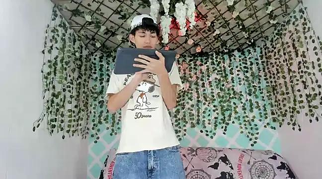 Maxxi_hot23 from StripChat