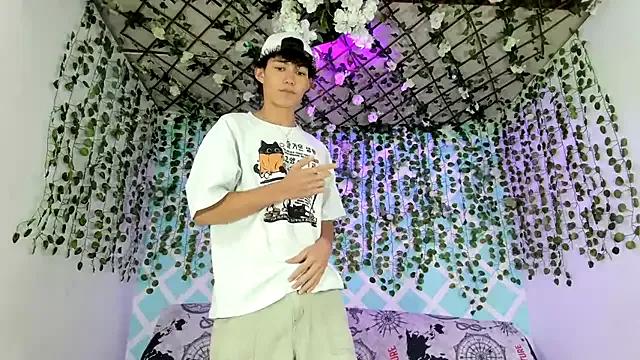 Maxxi_hot23 from StripChat