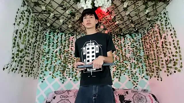 Maxxi_hot23 from StripChat
