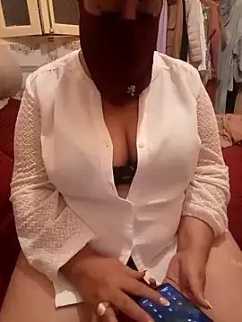 mayakhalyfaa from StripChat is Freechat