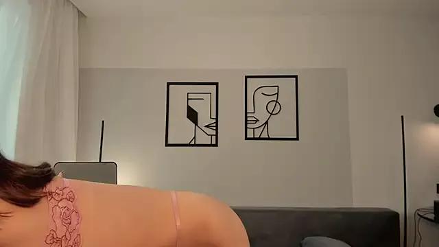MaylienLove from StripChat is Freechat