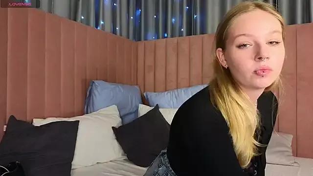 Me_michelle from StripChat is Freechat