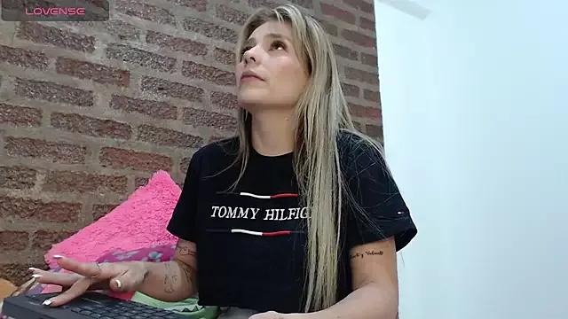 MeganColins1 from StripChat is Freechat