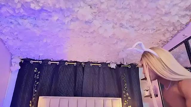 melody-rouss from StripChat is Freechat