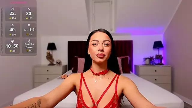 MiaGoldX from StripChat is Freechat