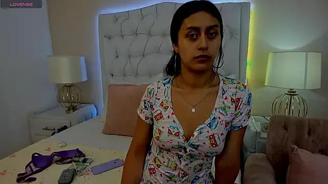 MiaLevitz from StripChat is Freechat