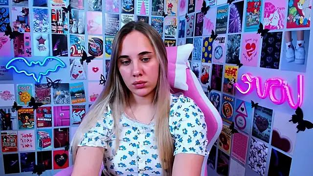 MiaMilas from StripChat is Freechat