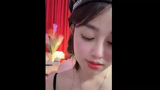 MiCandy-Lovee from StripChat is Freechat