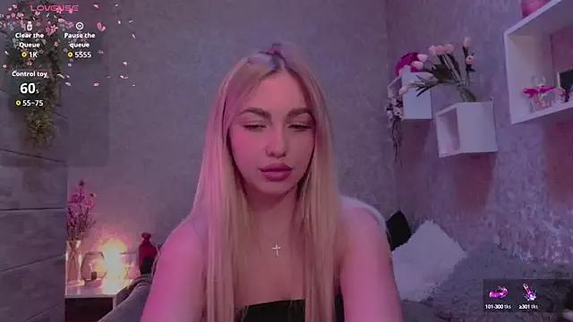 Mika_Rayy from StripChat is Freechat