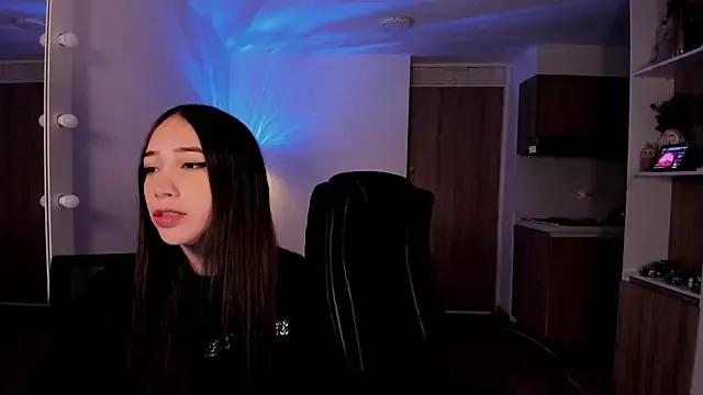 Mikeyvioleta_ from StripChat is Freechat