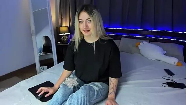 MikkiShoww from StripChat is Freechat
