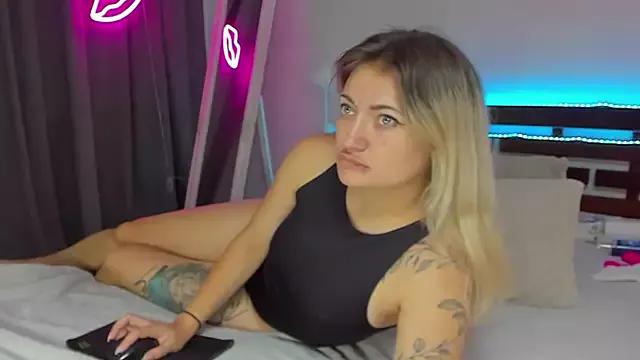 MikkiShowww from StripChat is Freechat