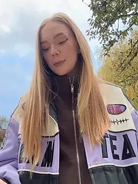 MilaMoone from StripChat is Freechat