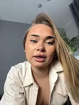 MilaRaven from StripChat is Freechat