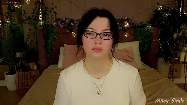 Miley_Smile from StripChat is Freechat